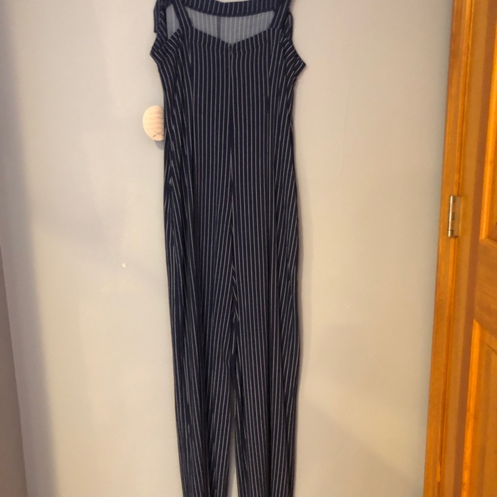 Jump-Suit - Picture 2 of 4